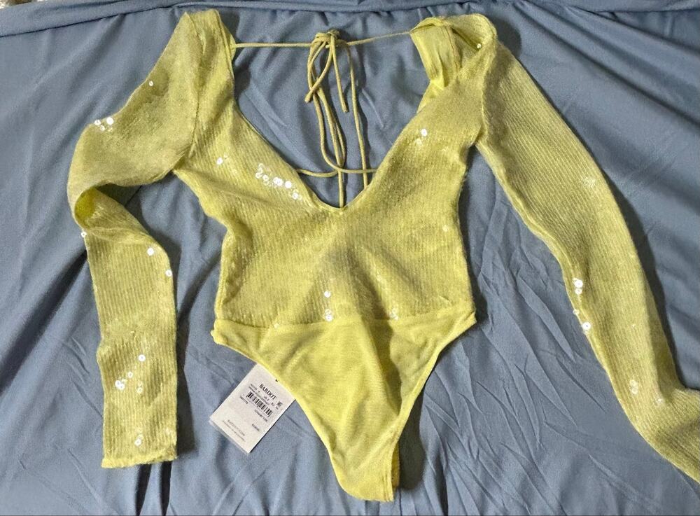 NWT Bardot Women’s Sequin Long Sleeve Bodysuit Size M Canary Yellow Plunging V